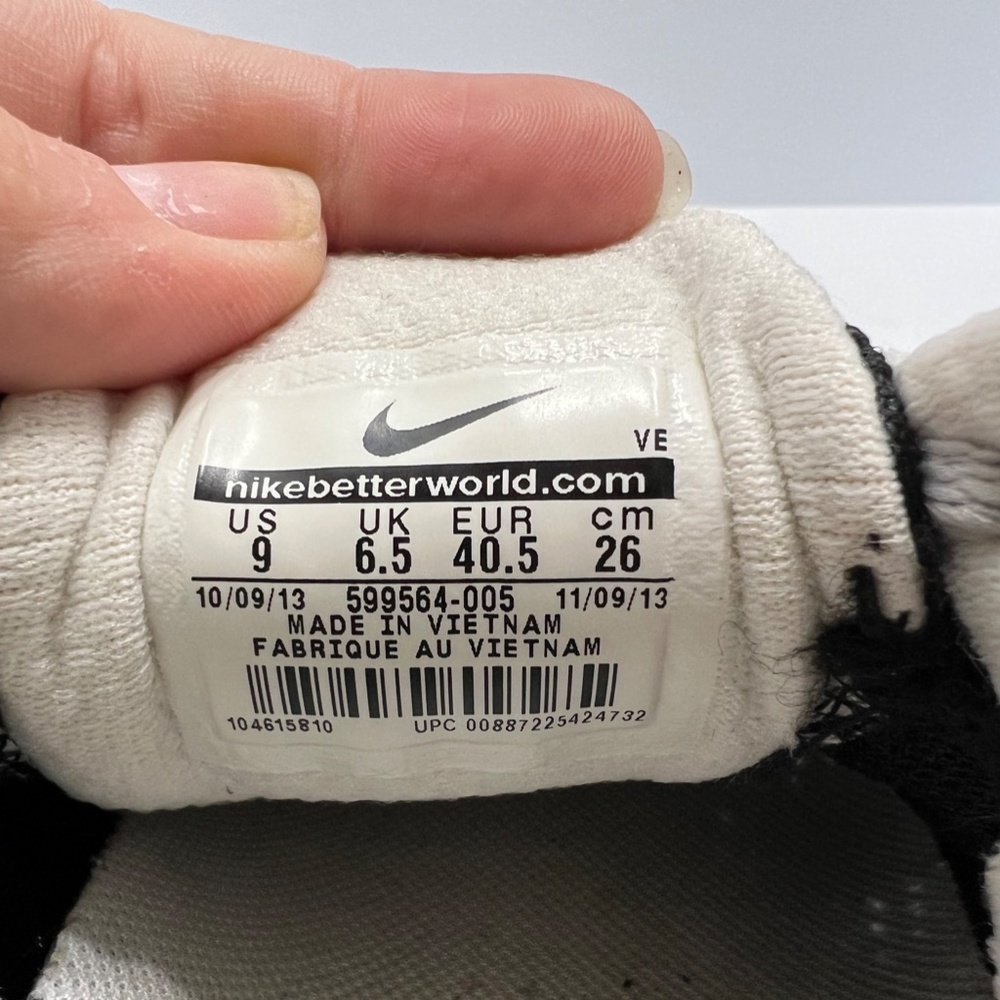 Nike Black and White Athletic Shoes - Picture 9 of 10